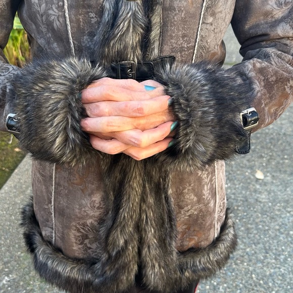 MontanaCo warm jacket. Never worn. Super soft. From OVERLAND Sheepskin Co - Picture 3 of 16